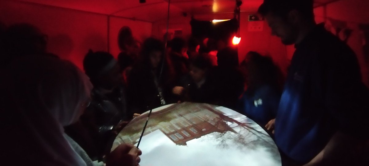 Barge Fiodra (@bargefiodra) on Twitter photo Floating Camera Obscura open for visits Easter Weekend on the River Lea in Hackney. Come and say hello. More info at fiodra.co.uk/obscura <a href="/CanalRiverTrust/">Canal & River Trust</a> <a href="/CRTSouthEast/">Canal & River Trust London & SE</a> Floating Camera Obscura open for visits Easter Weekend on the River Lea in Hackney. Come and say hello. More info at fiodra.co.uk/obscura <a href="/CanalRiverTrust/">Canal & River Trust</a> <a href="/CRTSouthEast/">Canal & River Trust London & SE</a>
