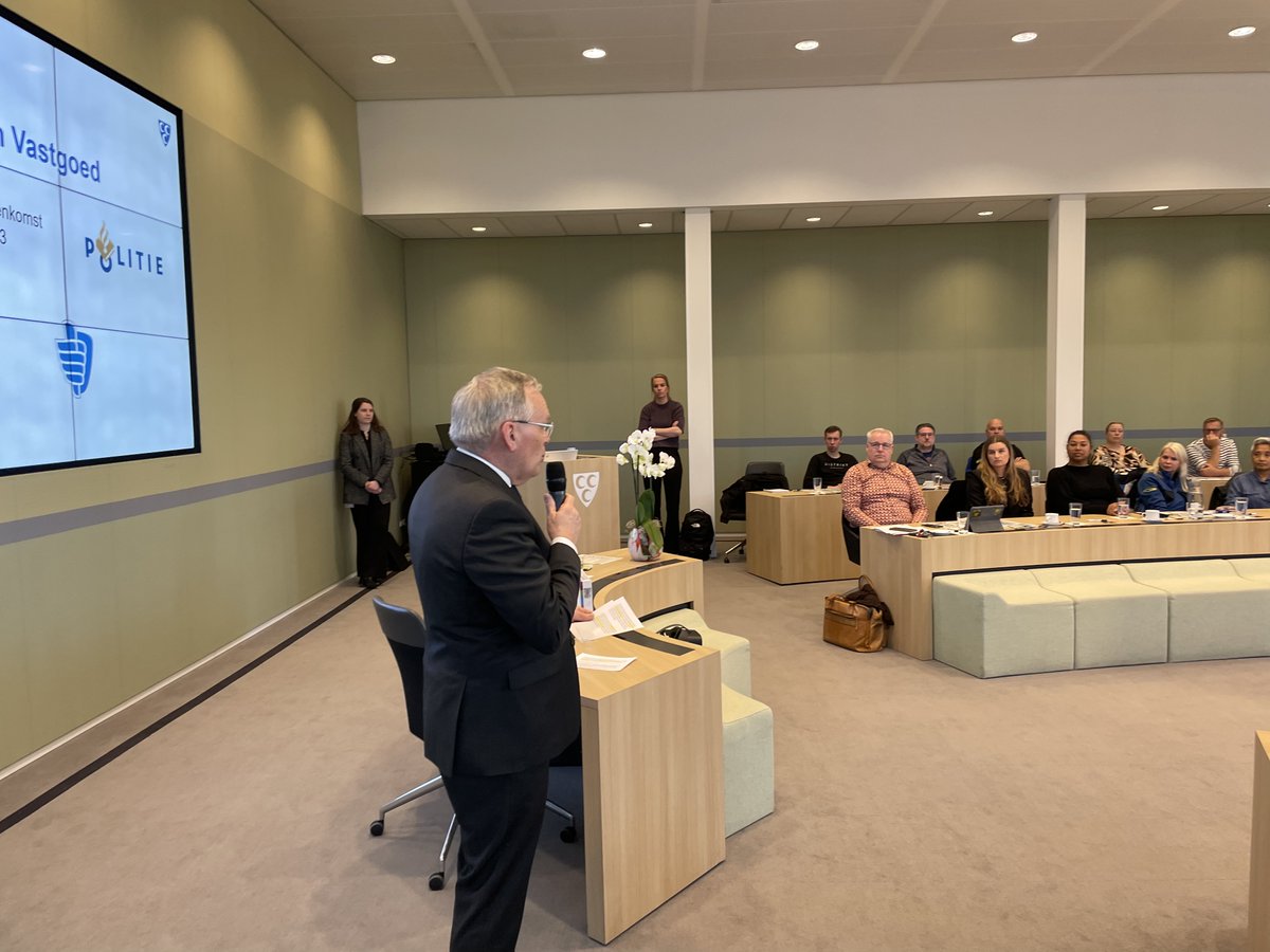 gemkadij's tweet photo. Op dinsdagochtend 4 april organiseerden wij een informatiebijeenkomst over ondermijning in de vastgoedsector. De politie, handhaving en QuaWonen waren als genodigden aanwezig op de bijeenkomst.

Lees meer: https://t.co/vl3O2nEL1R https://t.co/hhgB2enrjE