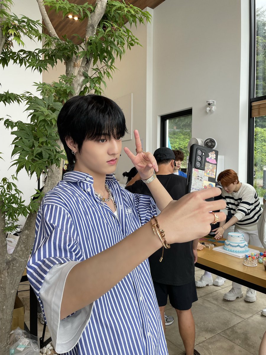 Happy Birthday 루루야~~ Even though the Travis Scott figure got refunded, I have a special and more heartfelt gift prepared for you, my dear little brother😎 May you always be happy and healthy, also take care of yourself like a statue that stands strong and tall!!!!!!!💜🔥💜🔥