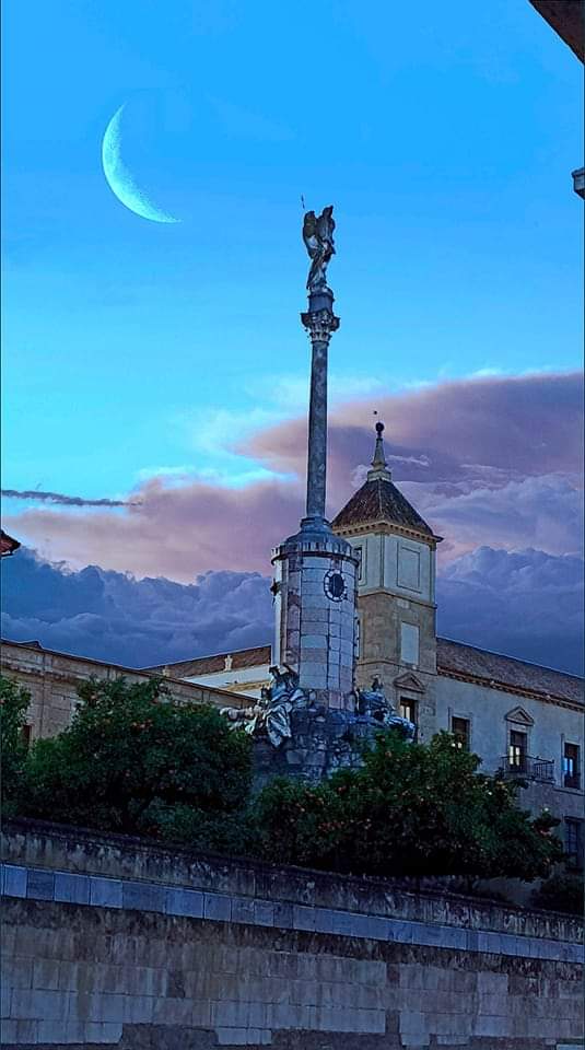 Jugarpe1's tweet photo. Si llegaste  a Córdoba @PidetaxiCordoba te lleva donde lo solicitaste y te lleva a casa o dónde te alojes en un periquete. Después de vivir nuestra #SemanaSantaCordobesa
24/365 el 🚖 público te da servicio cuàndo lo necesites
#Córdobalomerece
@MiguelRuanoFAAT 
@hotelcorcentro https://t.co/qJd1xYTHTf
