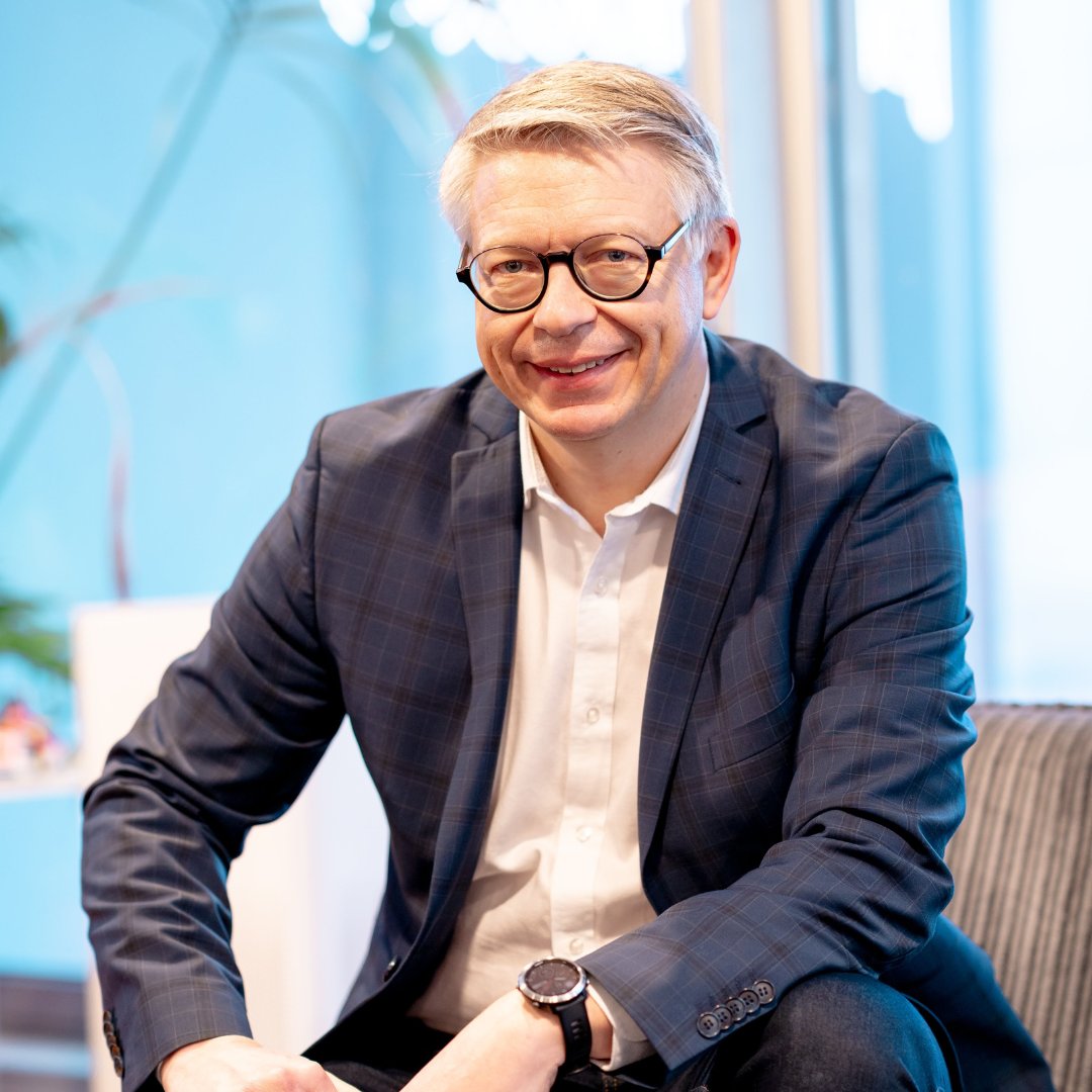 Décidément, on ne s’arrête plus ! 😃

Notre équipe accueille aujourd’hui son 16e membre.

On vous présente Patrice, notre nouveau business developer. 🙋‍♂️

Bienvenue chez les Playmos <a href="/hillairepatrice/">𝗣𝗮𝘁𝗿𝗶𝗰𝗲 𝗛𝗶𝗹𝗹𝗮𝗶𝗿𝗲</a> ! 🙌

#équipe #angers #développement