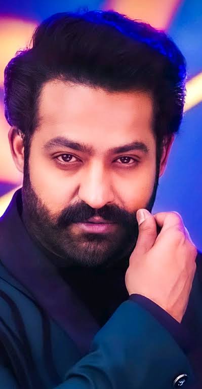 ravyscinema's tweet photo. #JrNTR a star of #Oscar and #GoldenGlobe will feature along with #HrithikRoshan in #War2, one of the future instalment in  #YRFSpyUniverse. 

War 2 will be directed by #AyanMukerji who previously helmed #Disney’s Indian mythological superhero film #BrahmastraPart1

#RavysCinema https://t.co/rgJx1inIzD