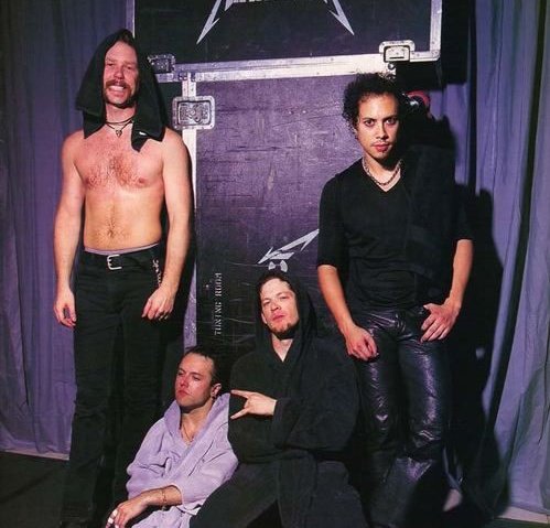 Metallica bir kültürdür. Ben Metallica dinleyen bir kadınım. Sen dinlersin, dinlemezsin, zevksizsindir; beni ilgilendirmez. Ben Metallica severim. Tüm gün hayatsızca Metallica dinlediğimi gören insanlardan “helal olsun” diyenler duydum. Metallica sevmeyen insanla işim olmaz.