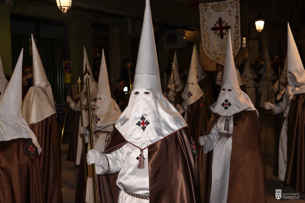 VeraCruzTorrent's tweet photo. Miércoles Santo de 2023:
Concentración a las 20:00 horas en el local del Hermano Mayor para participar en el Traslado de Jesús de Medinaceli.
Al terminar el traslado habrá ensayo del coro para la Eucaristía de Domingo de Resurrección.
#ssantatorrent #semanasantatorrent https://t.co/F9xVMUoTdS