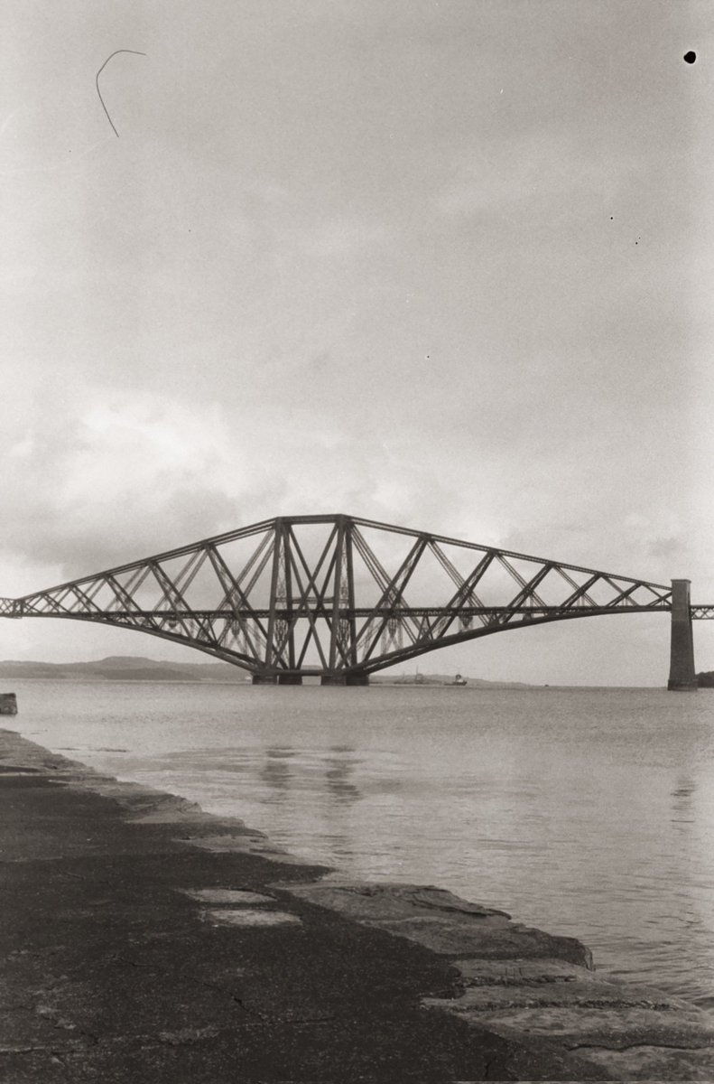 @jasonrowphoto Not a huge and crisp reflection, but I hope it's enough.
#SouthQueensferry #Edinburgh #Bridge #Film #35mm #blackandwhite #blackandwhitephotograph