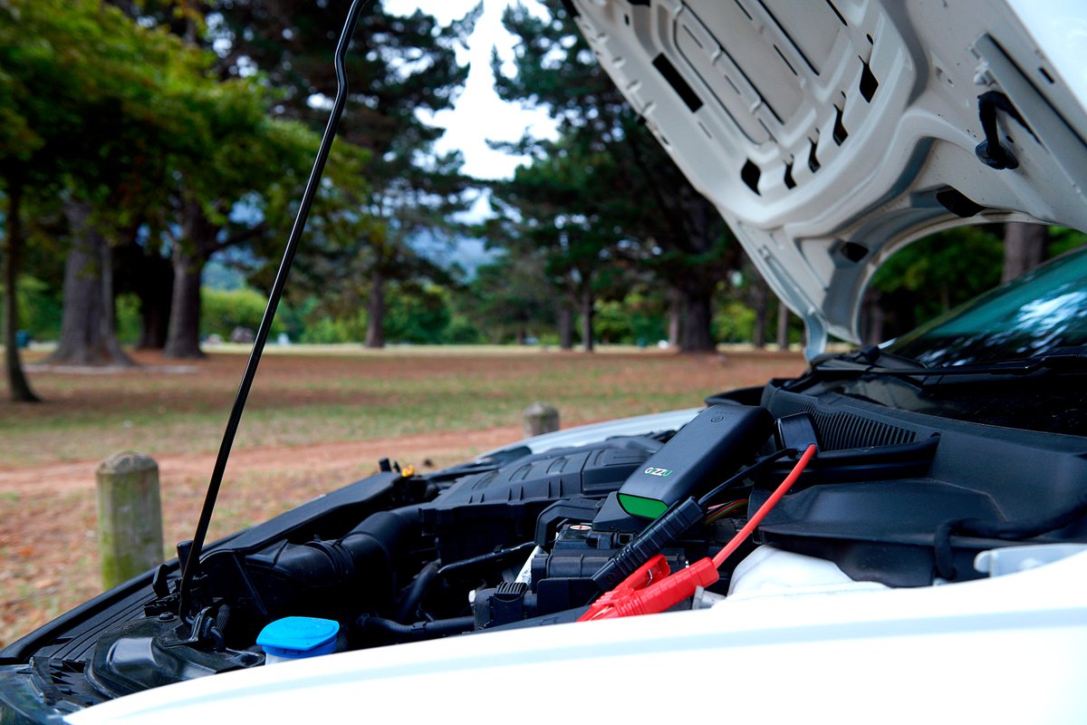 Don’t find yourself stranded on your next road trip with the Gizzu Jump Starter! This handy device is not only a jump starter but also a powerful power bank with a built-in flashlight. ⚡😎⚡

Get it here: bit.ly/GizzuJumpStart…

#jumpstarter #tech #powerbank #emergency