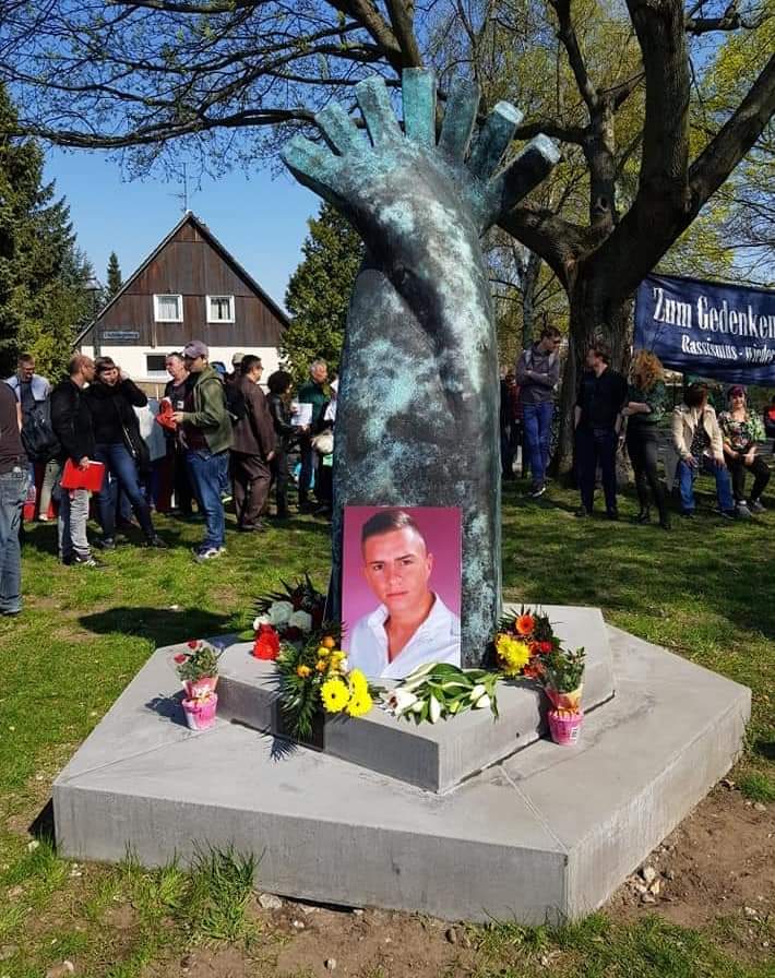 Der TBB gedenkt Burak Bektaş
Burak wurde vor elf Jahren, am 5. April 2012, in #Berlin-#Neukölln ermordet. Seine Familie kämpft mit der Initiative für die Aufklärung des Mordes an Burak bis heute um die Aufklärung des Mordes.
#BurakUnvergessen #KeinVergessen #RechtenTerrorStoppen