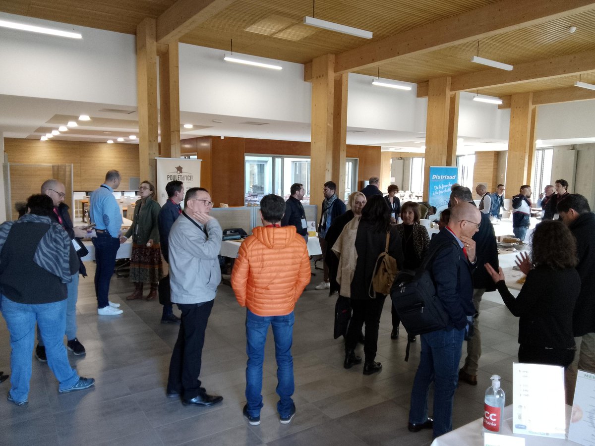 ADOCC_'s tweet photo. [EN DIRECT]
Le salon d'affaires #OccitAlim au lycée Lucie-Aubrac de Sommières #Gard bat son plein !
Fournisseurs de produits locaux, labellisés &amp; de qualité 🍏🥕 et représentants de lycée d'@Occitanie échangent pour améliorer la qualité de la #restaurationcollective régionale 🤝 https://t.co/mpRSZ8Nflf