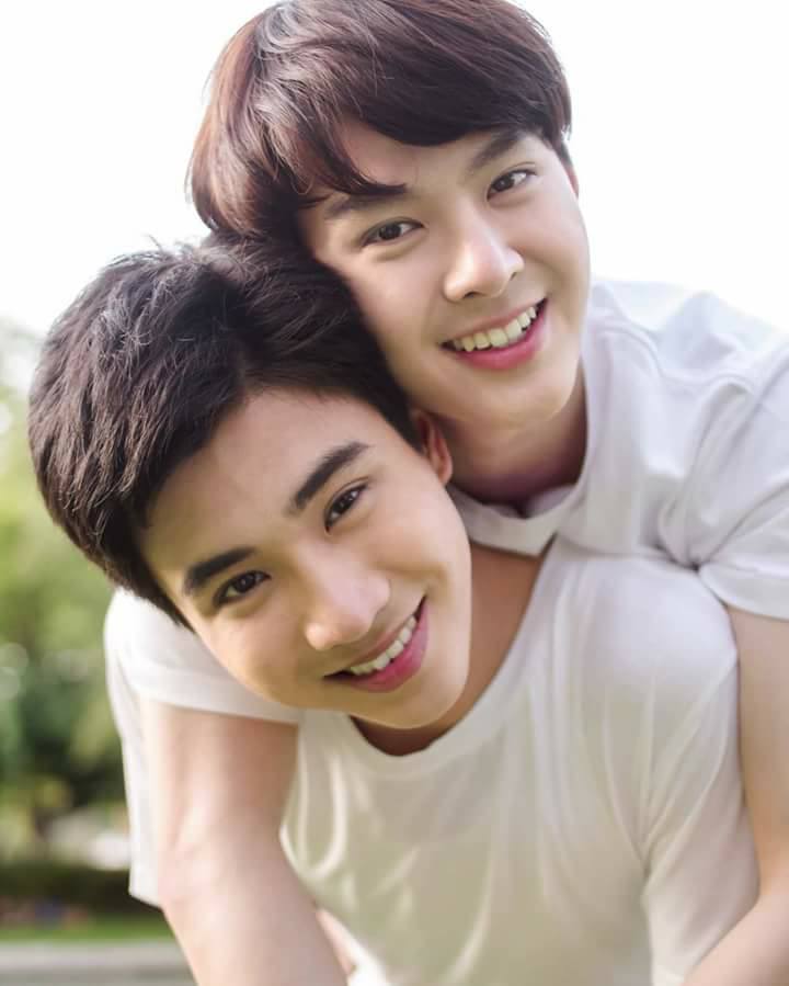 AsianPopMedia1's tweet photo. #PerthTanaponSukumpantanasan #KDPPE
Highly recommended:
#LoveByChance with #Saint_sup
#TheStrandedNetflix with #MarkSiwat (very underrated actor, IMO)
#TellTheWorldILoveYou with #BasSuradet
He is a very talented actor who doesn't need acting classes or workshops like some of his peers, who obviously did. He's natural, spontaneous, and knows eye acting.
The thing is, @perthppe was sidelined as a result of poor management, he could have done some more projects pre-GMMTV time. Anyway, moving on...