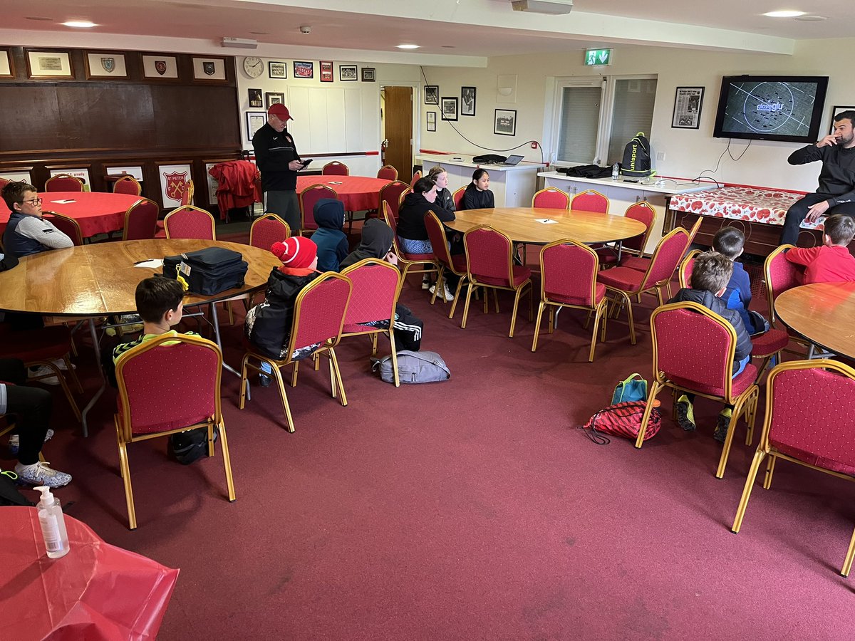 SSC_Goalkeeping's tweet photo. Martin Brennan @gloveglu 
Session starts as St Peter FC https://t.co/wWuNwSKzHD