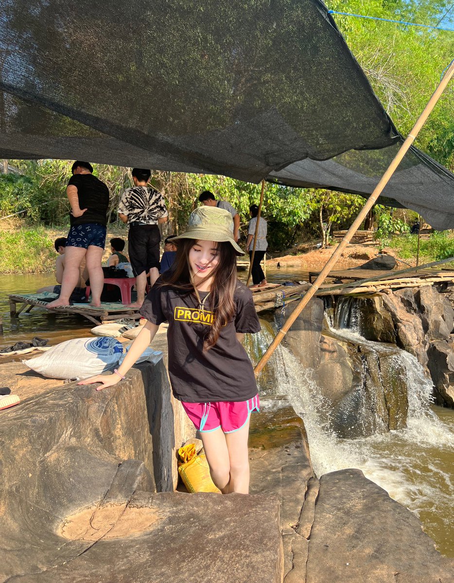 naet44's tweet photo. ร้อนอะ ห้องเธอน่าจะเย็น ด🥵 #แคปชั่นอ่อย #แคปชั่นเด็ด #เพชรบูรณ์ https://t.co/XMvehA5TlO