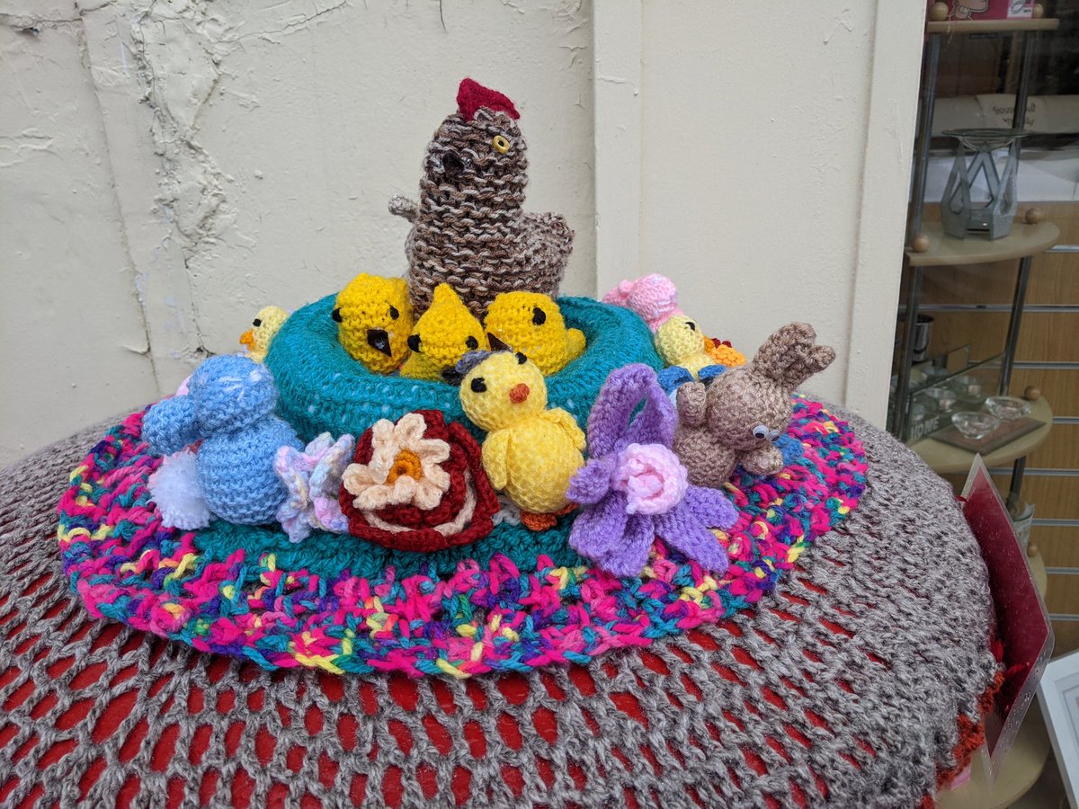 Steenee88's tweet photo. #NewburghFife getting into the Easter spirit, so cute and creative. Such a great community. #Easter #cute #knitting #creativity #community #crafting #postoffice  #chicken https://t.co/I4SIfcFzsk
