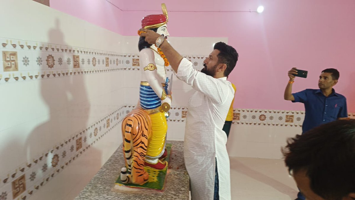 LJP4India's tweet photo. आज वैशाली के थाथन में वीर शिरोमणि बाबा चौहरमल जी के जयंती समारोह में शामिल हुए लोक जनशक्ति पार्टी (रा.) के राष्ट्रीय अध्यक्ष आदरणीय श्री @iChiragPaswan जी। https://t.co/PkDs2tlsi2