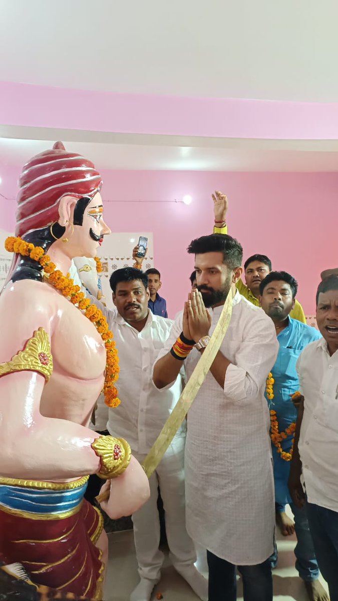 LJP4India's tweet photo. आज वैशाली के थाथन में वीर शिरोमणि बाबा चौहरमल जी के जयंती समारोह में शामिल हुए लोक जनशक्ति पार्टी (रा.) के राष्ट्रीय अध्यक्ष आदरणीय श्री @iChiragPaswan जी। https://t.co/PkDs2tlsi2