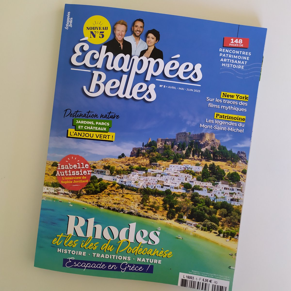 fantrippers's tweet photo. Nous avons participé au nouveau numéro du magazine Échappées Belles 😍

Embarquez pour une balade pop culture à New York avec un bel article de 6 pages : New York, de la fiction à la réalité dans le numéro 5 d’Échappées Belles.

Disponible dès maintenant en kiosque 
@EchappeesB https://t.co/tGb2KNIYiq