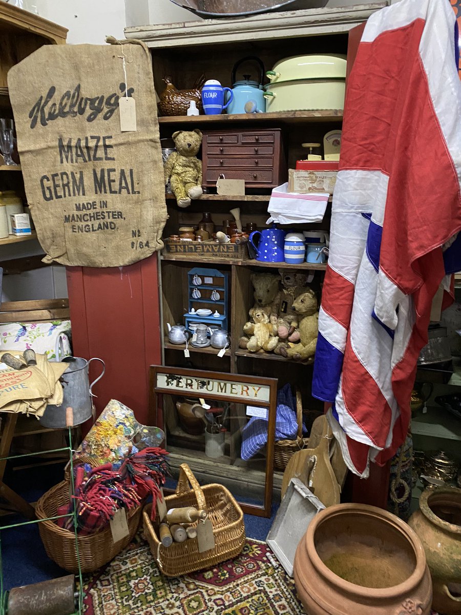 Wishing you all a happy Wednesday! Open 10-5pm 7 days a week

#vintagebears #vintagegardens #vintageartistpallet #tggreen #cornishware #vintageenamel #vintagebaskets #gardenpots #vintage
#astraantiquescentre #hemswell #lincolnshire