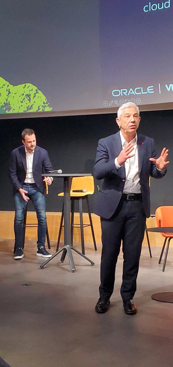 FabriceFrossard's tweet image. &quot;seulement 32% des applications tirent parti du cloud.&quot; @regis_louis
Il reste de la marge
#cloud #OracleSummit #oci