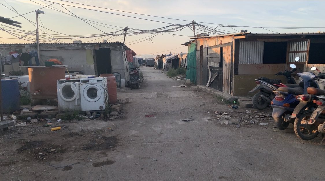 GiuliaRastajuly's tweet photo. 📢+10k #migrant agricultural #workers in #Italy live in informal #settlements in unsafe &amp; degrading conditions,often with no access to water,electricity &amp; other services🔴14 people have #died in settlements since 2016 due to the precarious conditions‼️@hrw https://t.co/3vu3zDyEbb https://t.co/u22mkYp25i