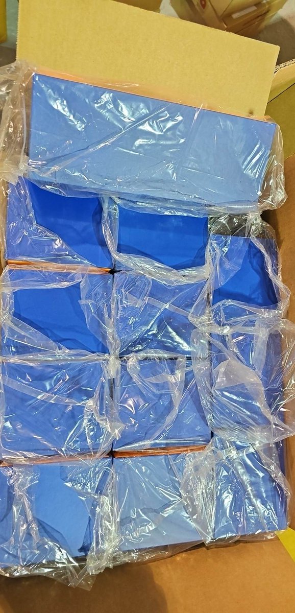 BlueHeartPh's tweet photo. #BlueHeartPhUpdate

84 Woodz Lightsticks are alrdy for shipout today from kr to ph.

May 12 pa na LS na naiwan sa kr add for shipout once mapuno another jumbo box.

Priority to 84 LS are based on full payment dates. 

Dw, we still have more than 2mos. Abot p to lahat sa con. 😁 https://t.co/hFy3ebFylj