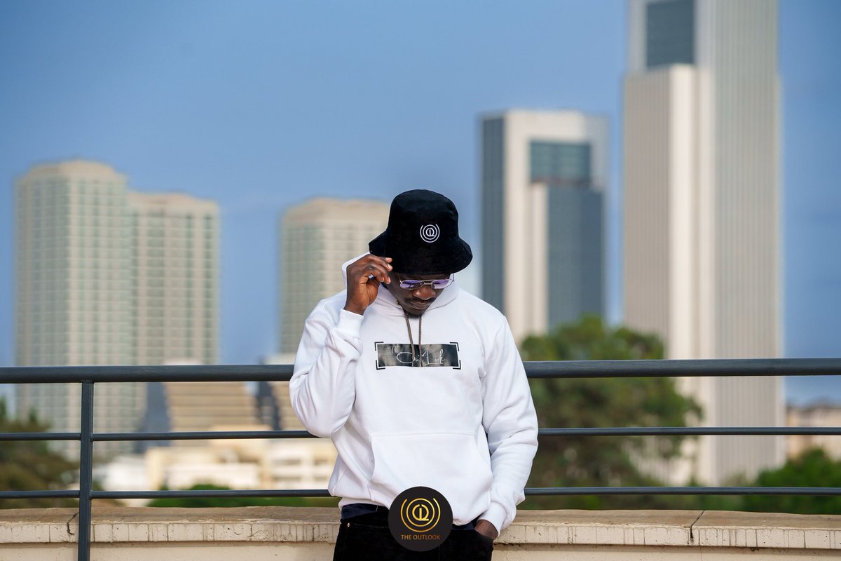 theOutLookbrand's tweet photo. Somehow a comfy hoodie tends to feel like home. The hat is an added cover 😎
Black x white
Available in different colors & sizes
For Unisex Brands #OL_Inclusive
Price:
2 in 1 bucket hat ~1000/-
Hoodie ~2500/-
Model: @Jackoj03
Camera: 📸 @LensEyeImage
#theOutLookbrand™️ https://t.co/tIcMBOfous