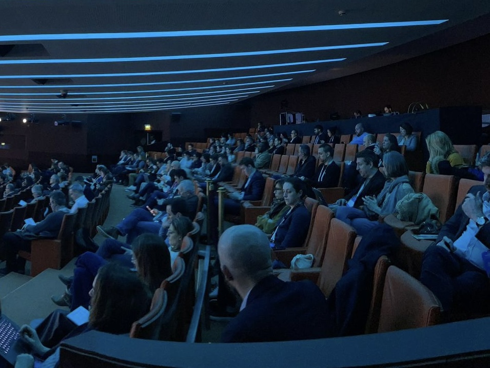 🔴 En direct du #BenchEBG 

➡️ On continue avec une nouvelle conférence sur la thématique des #Personas

Animation par Blandine JUGE DEMNARD (@nexity ), Aurélia RAMALLI (<a href="/CreditAgricole/">Crédit Agricole</a> ) et Anne ROULLIER (<a href="/OrixaMedia/">Orixa Media</a> ).