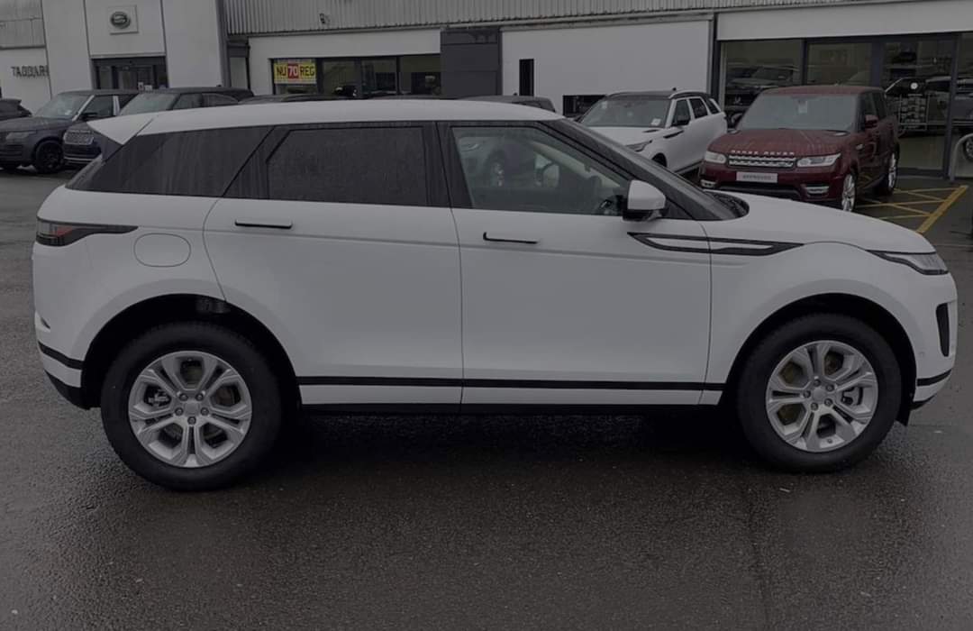 essex_crime's tweet photo. White Range Rover evoque stolen last night left hand drive 
Spanish plate: 3293 LFM 
Crime ref: 20230405-0176
Stolen from near Basildon hospital 
(This picture is of one similar I have no pictures)@EP_SVIU @UKBountyhunter @EPRoadsPolicing https://t.co/KTD3XdOIm9