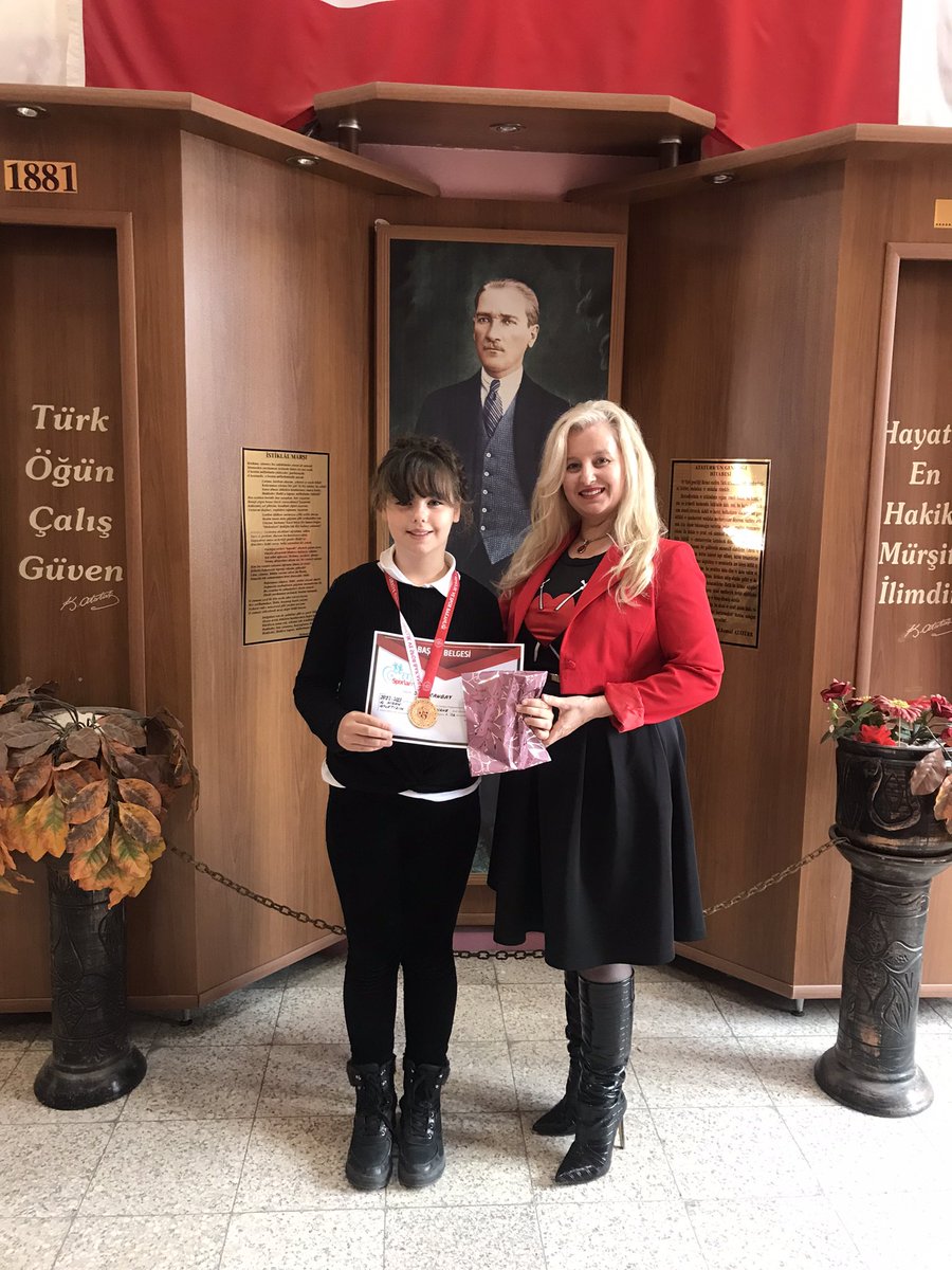 EdirneInonu's tweet photo. İlimizde düzenlenen Artistik Cimnastik Minikler Kategorisinde yarışmaya katılan 4/A Sınıfı öğrencilerimizden Sare CANBAY 1. , Elisa BULDURKİ 3. olarak  okulumuzu onurlandırdılar ve Okul Müdürümüz Neslihan USTA tarafından ödüllendirildiler.
@Dr_Onderarpaci 
@Edirne_MEM https://t.co/PusX62Cyt7