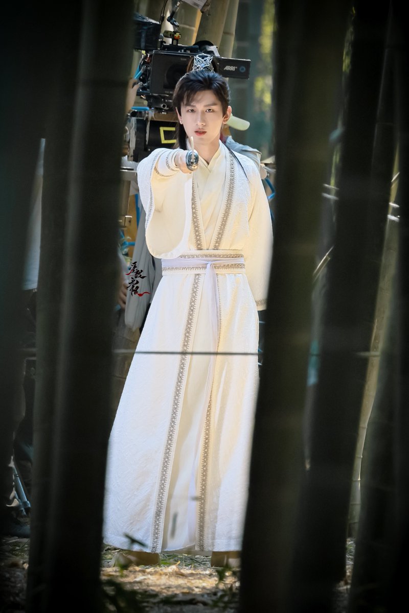 🎍

#ChengYi #MysteriousLotusCasebook,
#莲花楼 #成毅