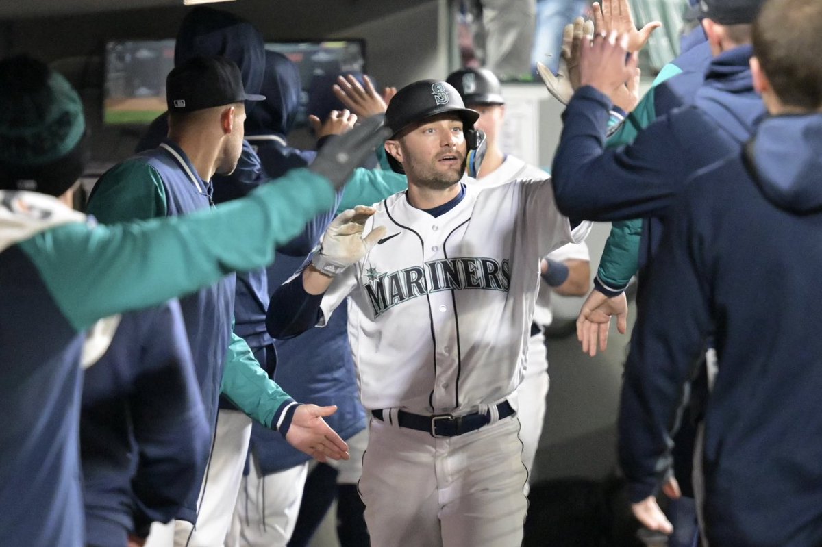 CirclingSports's tweet photo. AJ Pollock’s second Homer of the game gives the @Mariners an 11-0 lead over the @Angels!
Photos by @Bryans206
#SeaUsRise #GoHalos #SeattleMariners #Baseball #MLB #MarinersBaseball #SeattleBaseball #LosAngelesAngels #AJPollock #CalRaleigh https://t.co/epCgdLANhB
