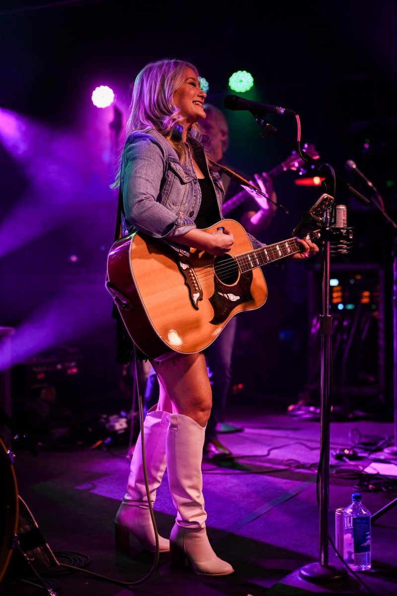 Keep your eyes on the stars ⭐️ &amp; your feet on the ground 💛

📸: Tiffany LaFontaine Photography

#AudreyRayMusic #CountryMusic #CountrySinger #concertphotography <a href="/machineshopfnt/">The Machine Shop</a> <a href="/gibsonguitar/">Gibson</a> #GibsonDove #countrygirl