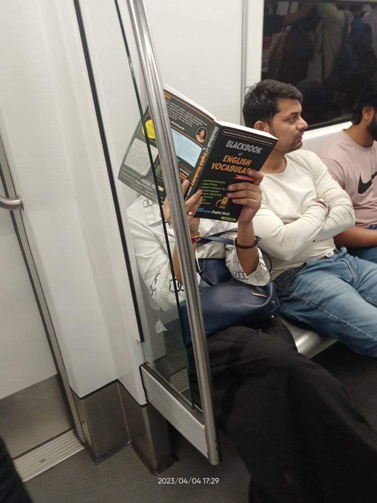 Delhi Metro Viral Pic.. 🔥