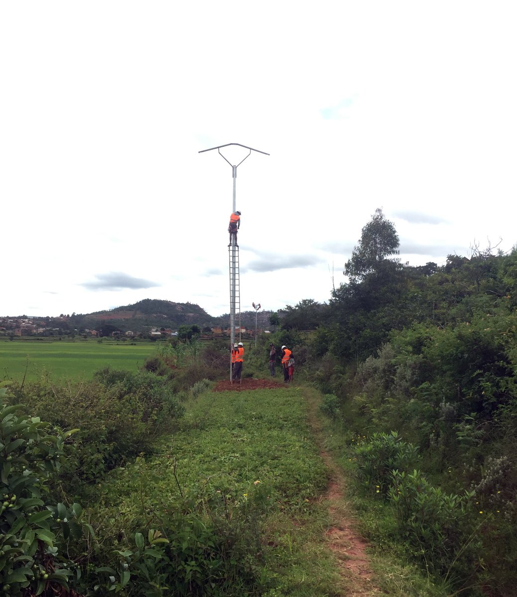 PowerAfricaUS's tweet photo. 🇲🇬 Hydro Ingénierie Etudes & Réalisations received a grant from @PowerAfricaUS/@USAID to expand an existing #HydroPowered #MiniGrid in the rural town of #Tsarazaza to connect 1,500 🏡 to #Electricity ⚡
Check out their progress 👇
@USAIDAfrica @USAIDMadagascar @USMadagascar https://t.co/azZDXHbsuY