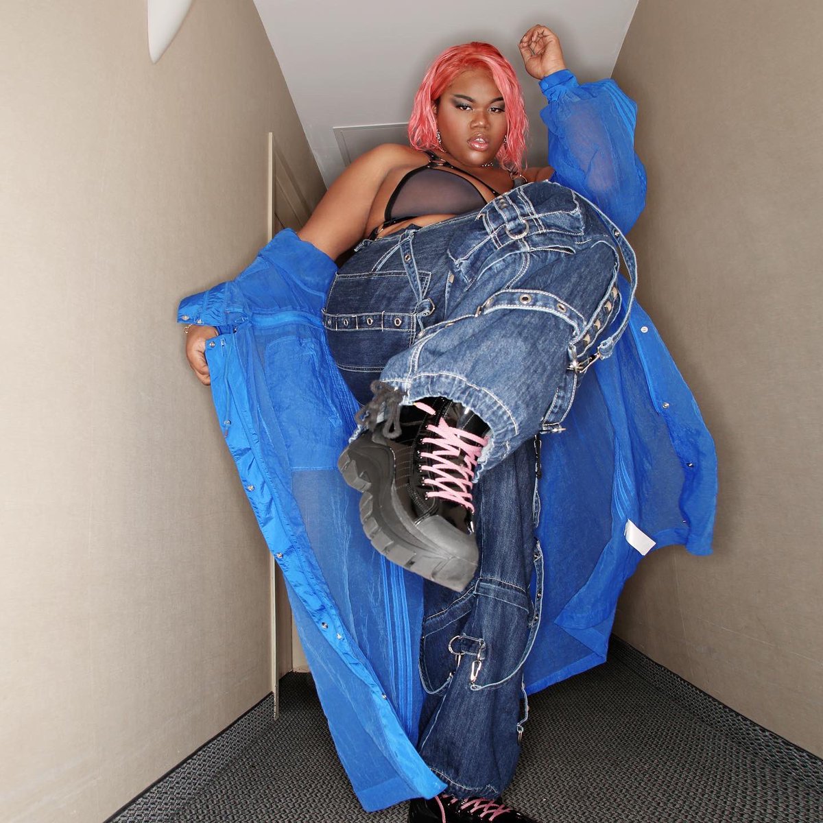 CROM_MAGAZINE's tweet image. NEW COVER  @IAmJariJones X CROM
🧪🔋💣🌈💚💛🧡❤️💚💙💜 
Issue 0020 🈂️🌙☁️
Photo : @alvaronates 
DC : @axelescalante 

#crommagazine