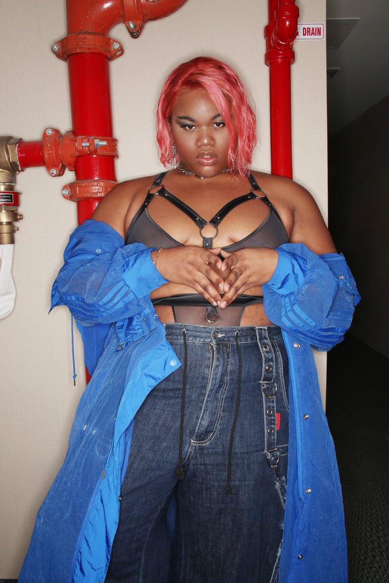 CROM_MAGAZINE's tweet image. NEW COVER  @IAmJariJones X CROM
🧪🔋💣🌈💚💛🧡❤️💚💙💜 
Issue 0020 🈂️🌙☁️
Photo : @alvaronates 
DC : @axelescalante 

#crommagazine