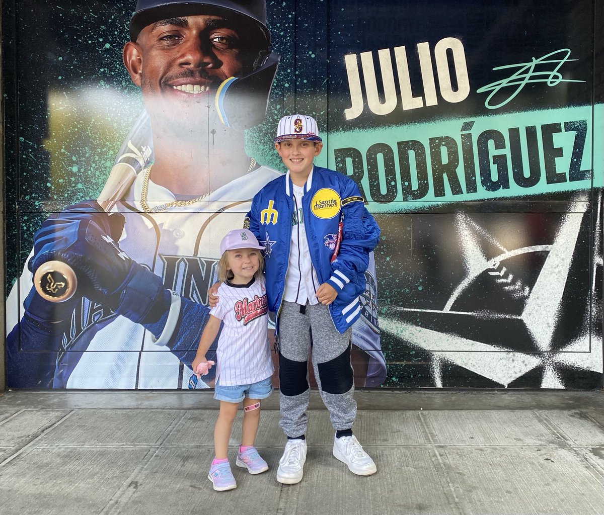 50beowulf's tweet photo. Happy 4th Birthday Stella!  #whereiroot https://t.co/sNdM2xFDqP