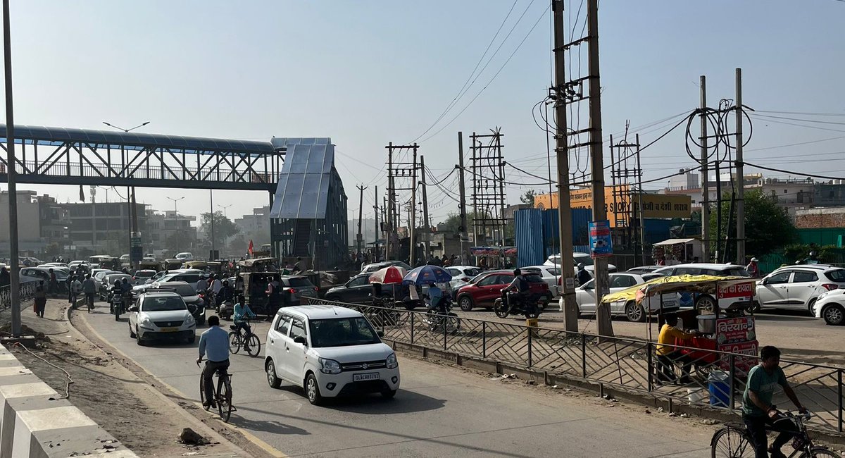 BajinderKGoel's tweet photo. No action from the traffic police and civil administration, local representative will wake up during 2024 election https://t.co/wuAy6P3o0B