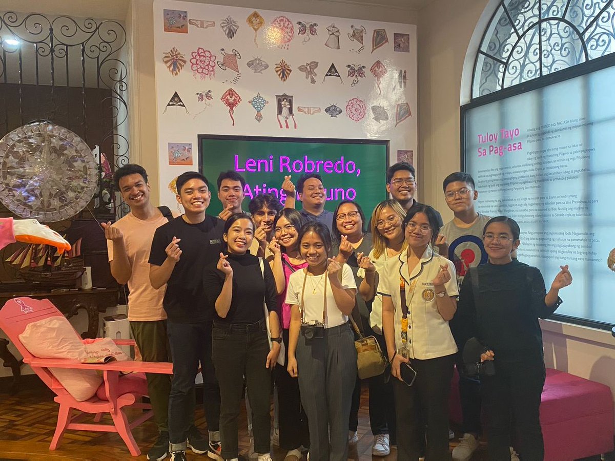 angatbuhay_ph's tweet photo. CREATIVES FOR ANGAT BUHAY, ASSEMBLE! 🖼

Welcome sa ating unang batch ng volunteer Creatives for Angat Buhay 💗 Nakasama natin sila noong April 1 sa Museo ng Pag-Asa para mas maipakilala pa ang #AngatBuhay, at ginawa ito sa pangunguna ng ating Executive Director @raffymagno 🌸 https://t.co/ZURK1kTFCA