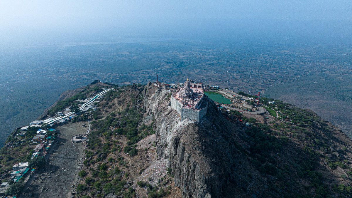 InfoGujarat's tweet image. શ્રદ્ધા, ભક્તિ અને આસ્થાનો ત્રિવેણી સંગમ એટલે પાવાગઢ..

#SpiritualGujarat #Pavagadh #GloriousGujarat