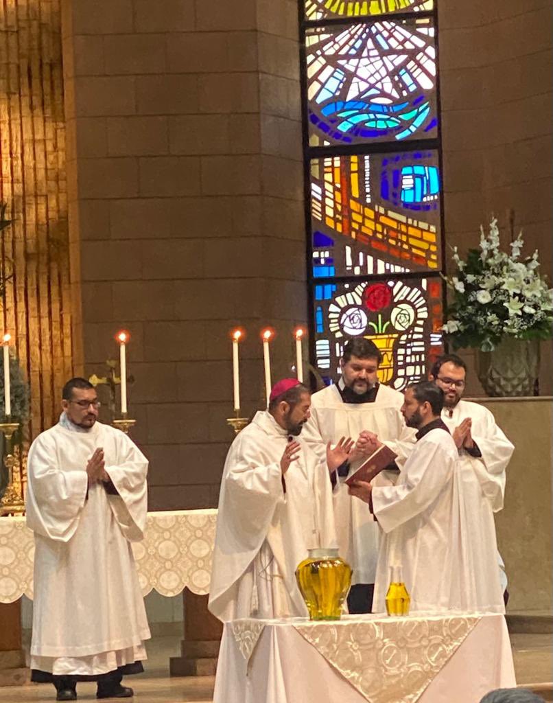 bpdflores's tweet photo. Chrism Mass, Basilica of the Virgin.
He who was anointed by the Father with the fullness of the Holy Spirit was himself never anointed with oil except by Mary, sister of Lazarus, announcing the service of his Passion; from this gift our anointings flow. https://t.co/0I4Awm7ot5