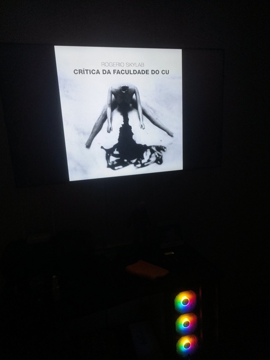 SatanGhost3000's tweet photo. Enquanto isso no SkyLab verso... Ouvindo "Buceta Bradesco". https://t.co/97f6gxgDWy