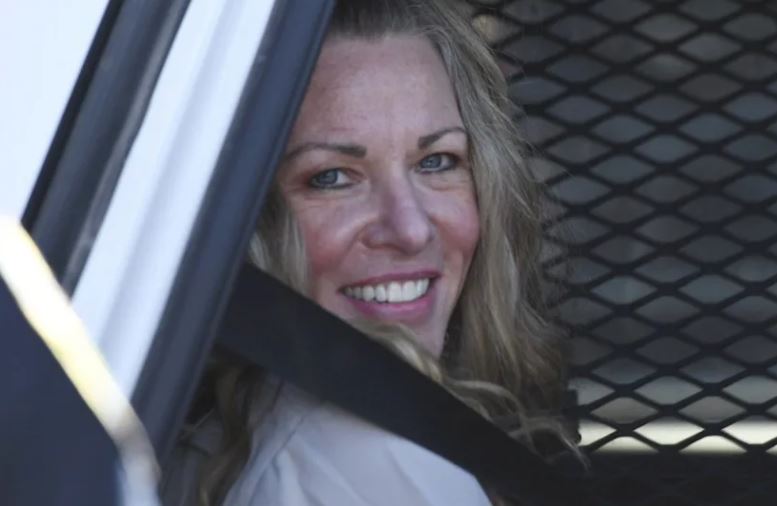 BrianEntin's tweet photo. How could a mom kill her children? Woman who knew Lori Vallow told me tonight Lori "believed her children were cockroaches controlled by a parasite" because that's what the cult taught her. That interview tomorrow on @NewsNation.
 Also - jury selection will continue tomorrow. https://t.co/tjJ6uZIXif