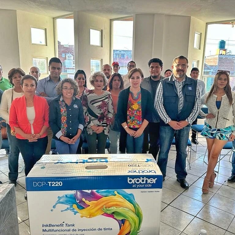 PAN_Hgo's tweet image. Para dotar de más herramientas a la estructura del PAN Tulancingo, se hizo la entrega de equipo de cómputo, con lo que también se podrá atender de mejor manera a la ciudadanía. ¡En el #PANHidalgo seguimos avanzando!

#AcciónNacional #BienComún #AcciónPorHidalgo