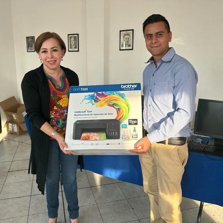 PAN_Hgo's tweet image. Para dotar de más herramientas a la estructura del PAN Tulancingo, se hizo la entrega de equipo de cómputo, con lo que también se podrá atender de mejor manera a la ciudadanía. ¡En el #PANHidalgo seguimos avanzando!

#AcciónNacional #BienComún #AcciónPorHidalgo