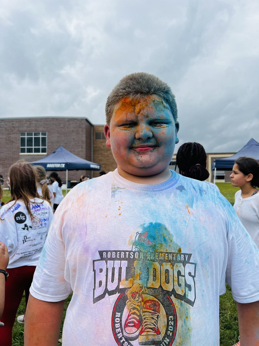 SEREbulldogs's tweet photo. Color Run with 4th and 5th 😃 https://t.co/RZit2ImuQp