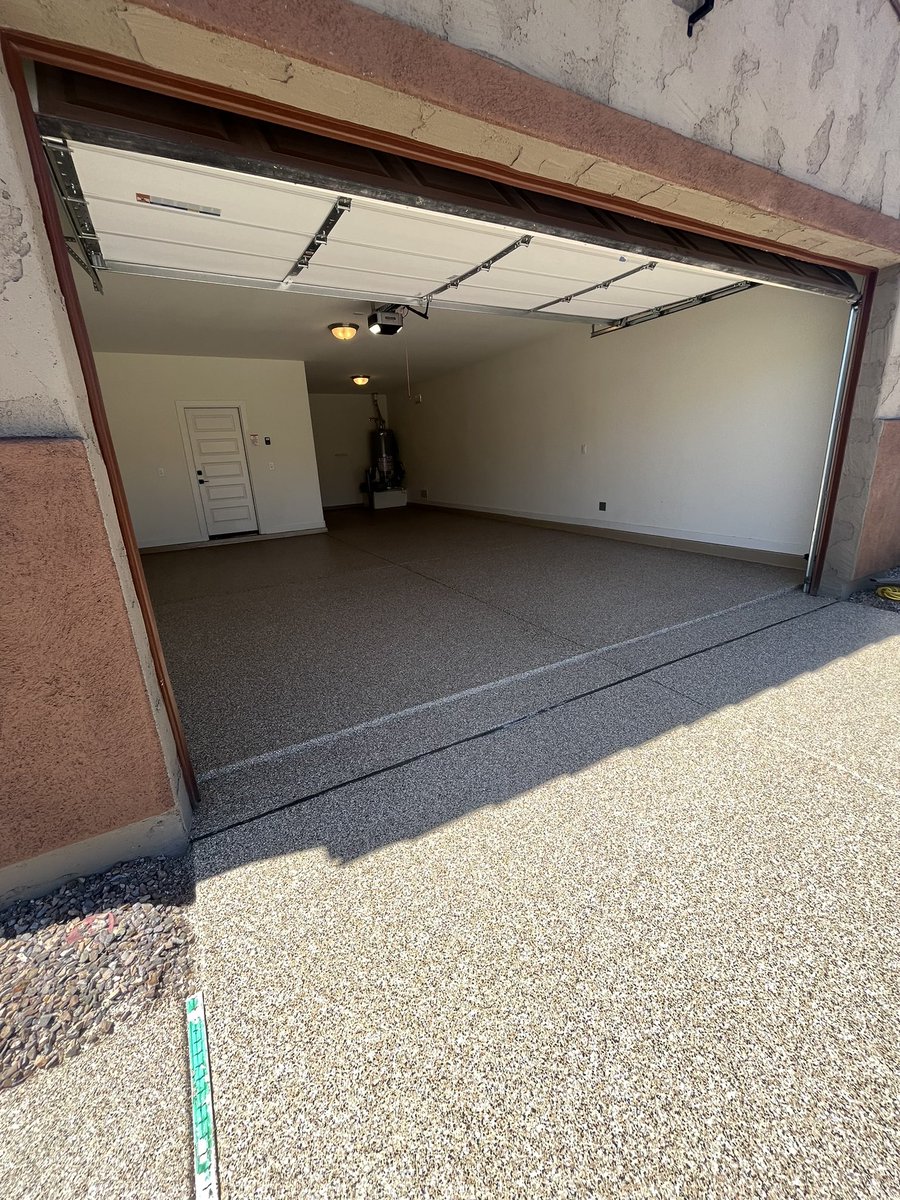 EpoxyArizona's tweet photo. Complete driveway, front walkway , porch, and garage makeover:) check out how beautiful 🤩 this turned out:) give us a call ☎️ 520-549-7772
For all your #concrete #coatings needs! 
#polyasparticcoatings #epoxy 

#americanepoxyarizona #aea #epoxy #epoxyfloor #arizona #tucson https://t.co/jZ4BbBOQ8u
