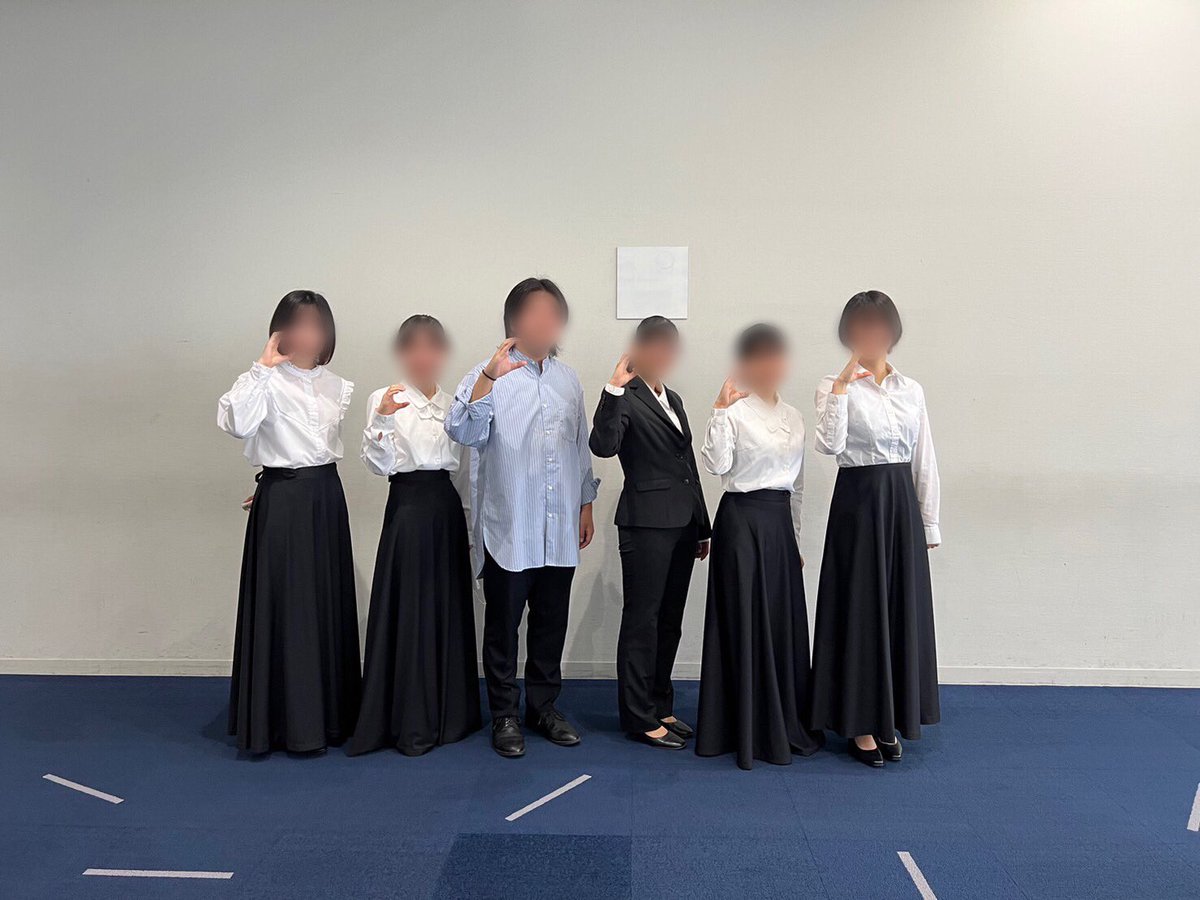 OKU_CHOR's tweet photo. 入学式終わりました〜！

たくさんの方に合唱を聴いていただけてとても嬉しいです☺️
少しでも皆さんの入学に華を添えられていたらいいなと思います！

私も合唱してみたいな〜💭と思った方はぜひお気軽にCHORに来てみてくださいね！
DM、新歓LINEどちらでも待ってます🙌

 #春から大教大 
 #春から大教 https://t.co/AIEGQO6H84