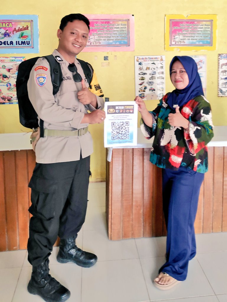 Bhabin_Botu's tweet photo. Pelaksanaan Sosialisasi DUMAS PRESISI &amp; Layanan CALL CENTER 110 POLRI kpd warga masyarakat di Kantor Kelurahan Botu.

#KapolrestaGorontaloKota #ListyoSigitPrabowo #DivisiHumasPolri #Bhabinkamtibmas #PolsekKotaTimur https://t.co/yodNIUKYT0