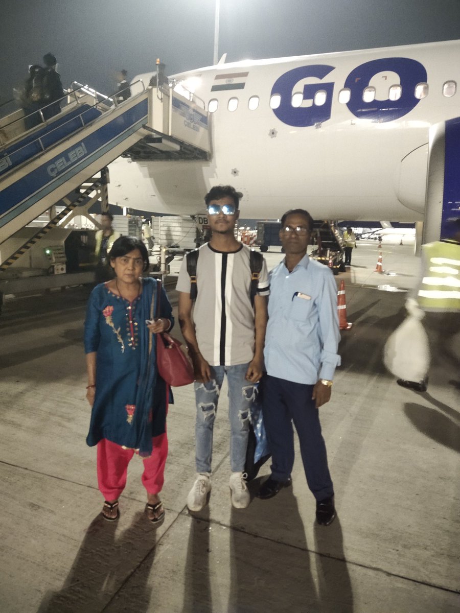 ModlerVicky1995's tweet photo. That life I survived with the blessings of my parents, now that life has  come to give the same life to my parents, whatever I had feel little bit happiness Now my parents will feel same. Today our little bit dream has completed, Without parents love nothing in the life. 🙌✈️🇮🇳 https://t.co/koeirUc3xn