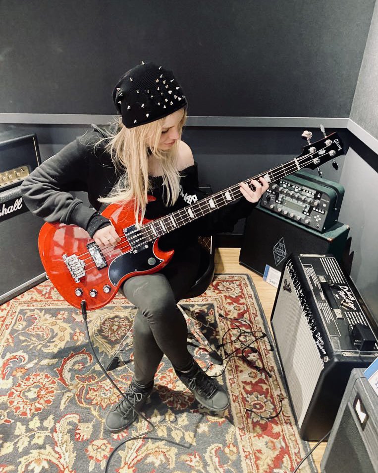 Me with my #Gibson baby boy in the USA!

#bass #bassplayer