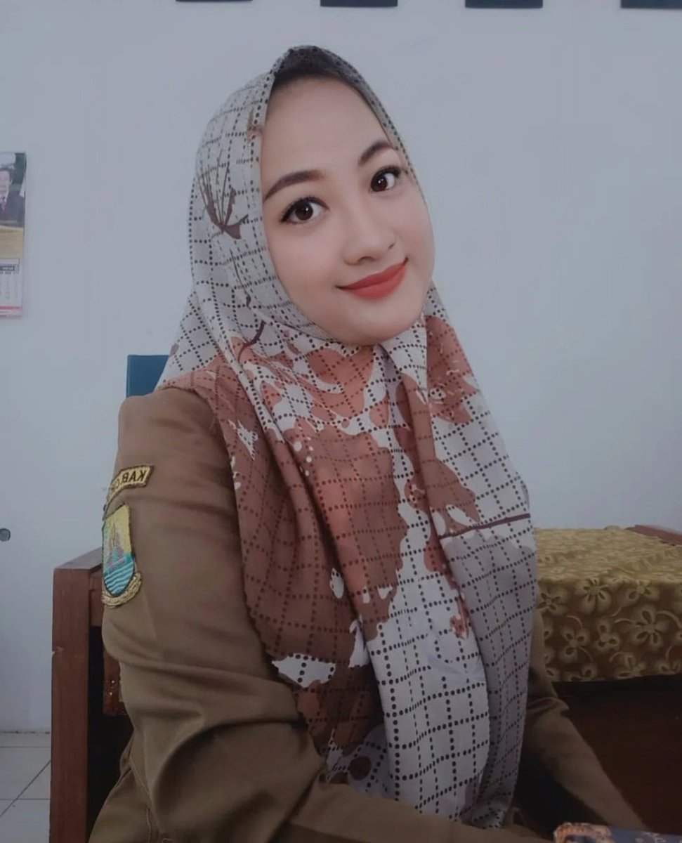 JandasejukJess's tweet photo. Murid murid sudah pulang, saat nya bu guru selfie di kelas yg sepi 😊 salam kenal dari kota blitar mas 🙏

Instagram. @lindasejuk https://t.co/V167sYtqy8